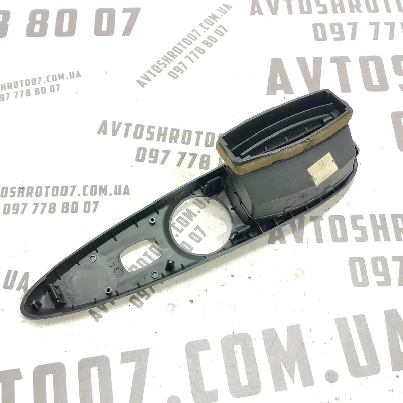 Дефлектор Peugeot 807 (02-14) 2.2HDI лів.зад. OEM 1487457077