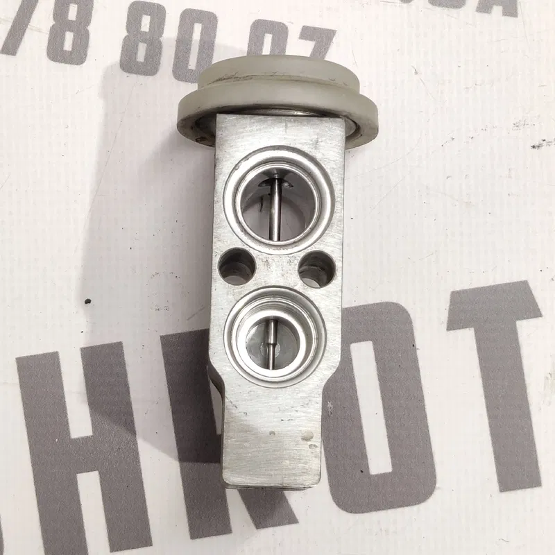 Клапан кондиціонера Kia Sorento 1 02-09 2.5 CRDi t416230350