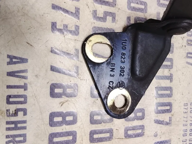 Петля капоту Skoda Octavia 96-10 1.9 TDI права OEM 1u0823302