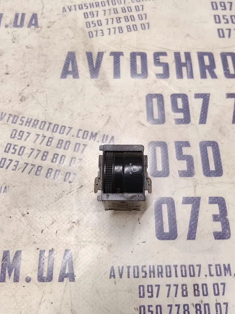 Кнопка коректора фар Skoda Octavia 96-10 1.9 TDI 1u0941333b