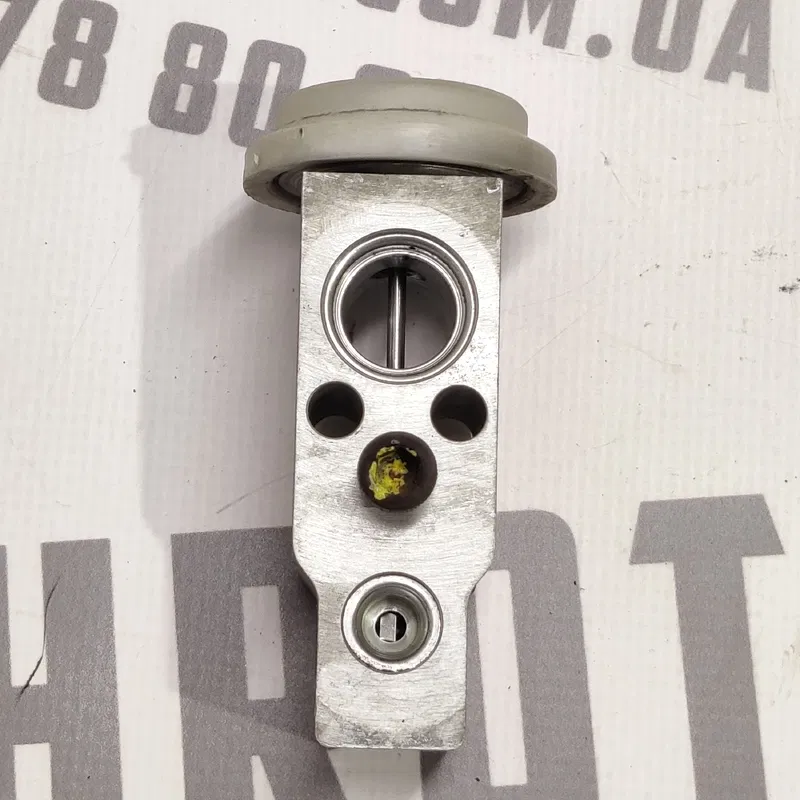 Клапан кондиціонера Kia Sorento 1 02-09 2.5 CRDi t416230350