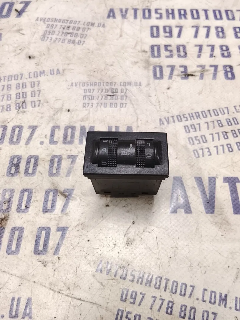 Кнопка підігріву Skoda Octavia 96-10 1.9 TDI OEM 1u6963563a