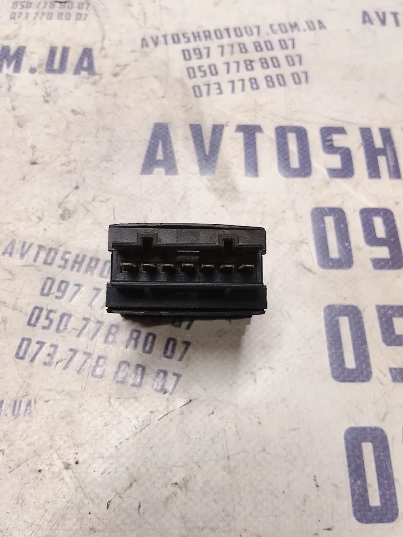 Кнопка підігріву Skoda Octavia 96-10 1.9 TDI OEM 1u6963563a