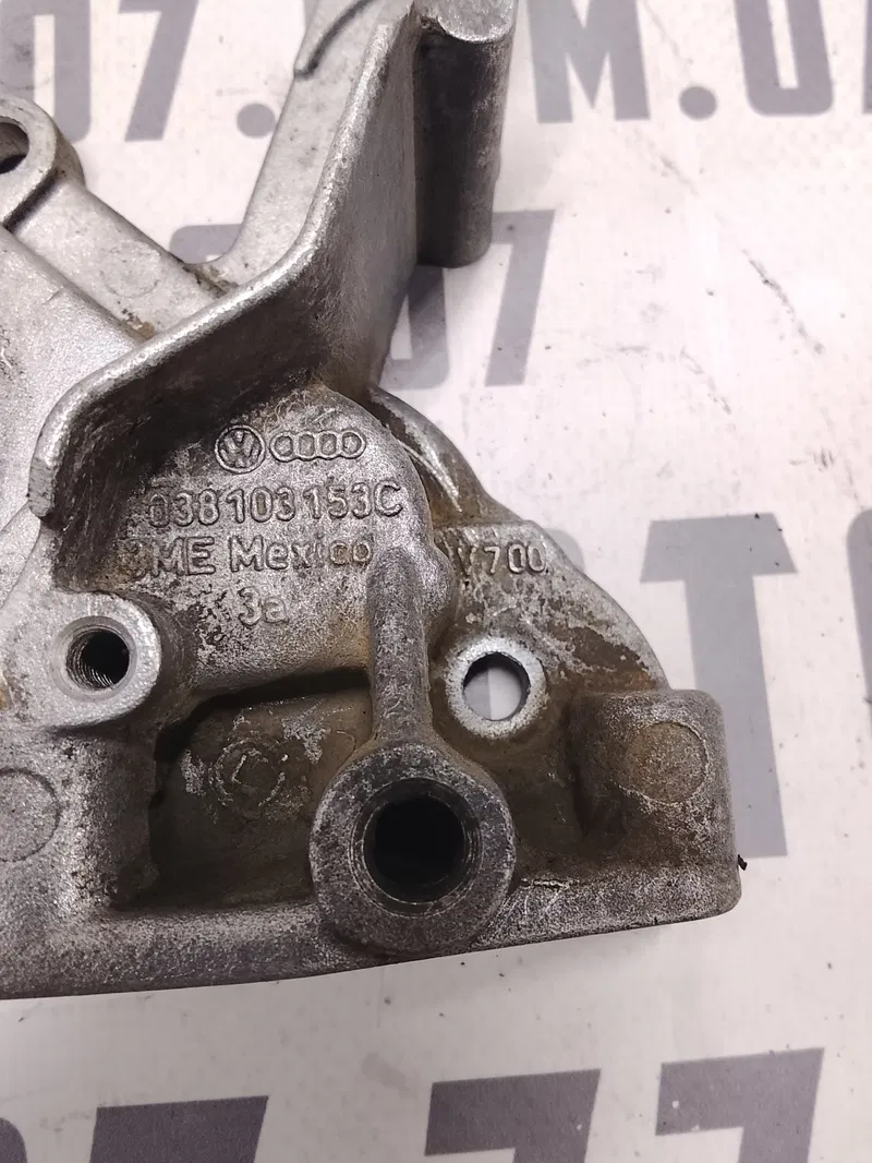 Кришка двигуна Skoda Octavia (96-10) 1.9 TDI OEM 038103153c
