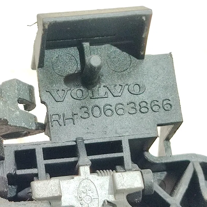 Ручка зовн. Volvo V50 (04-12) 2.0D задня права OEM 30663866