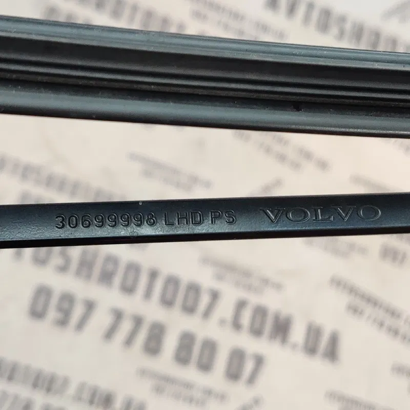 Двірник Volvo V50 (04-12) 2.0 D передній правий OEM 30699998