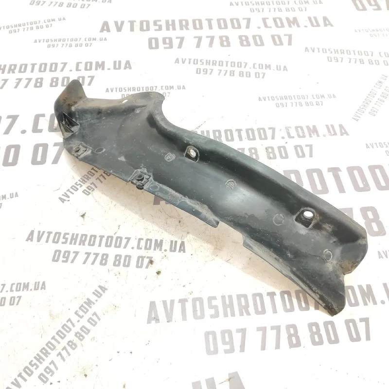 Накладка Hyundai Elantra 3 00-06 1.6 Пр.Нж.Зд OEM 368222d500