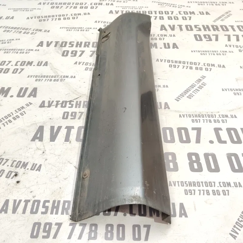 Накладка Kia Sorento (02-09) 2.5 задня права OEM 877763e000