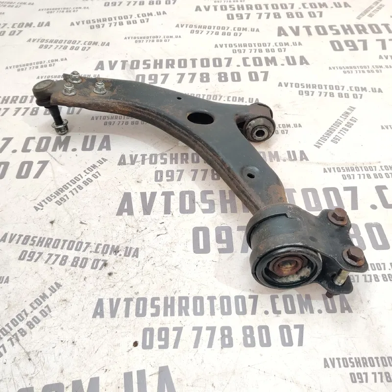Ричаг Volvo V50 (04-12) 2.0 Diesel передній правий нижній