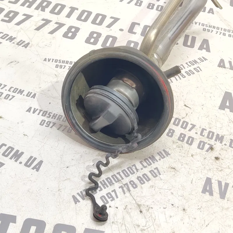 Горловина паливного бака Volvo V50 (04-12) 2.0D задня права