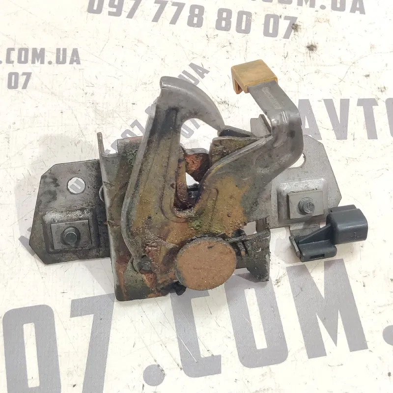 Замок капота Volvo V50 (04-12) 2.0 Дизель передній