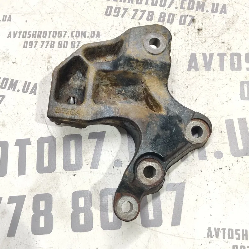 Кронштейн КПП Volvo V50 (04-12) 2.0 Diesel OEM 30723346