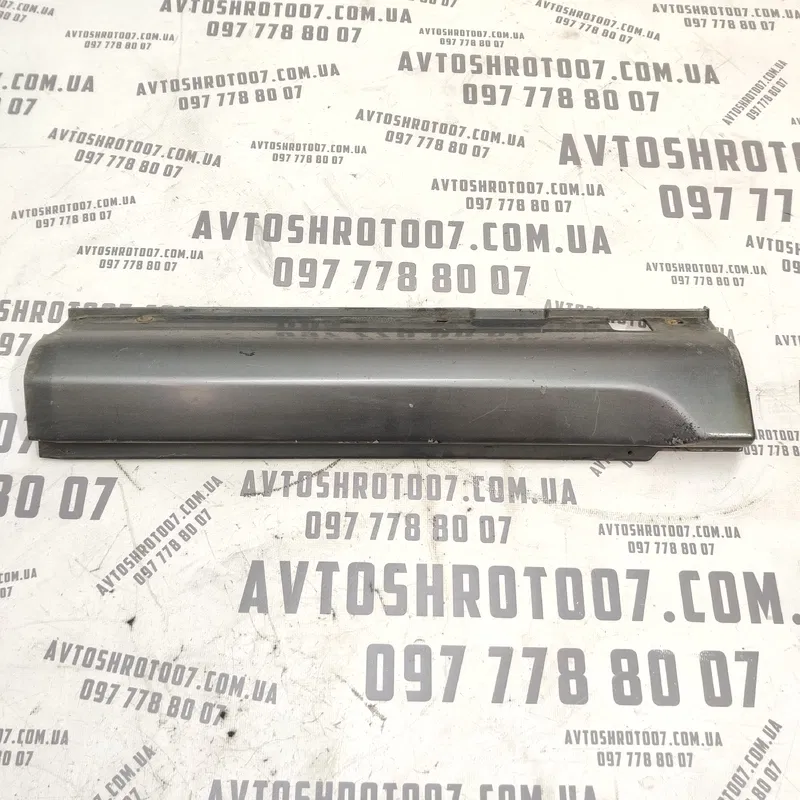 Накладка Kia Sorento (02-09) 2.5 задня права OEM 877763e000