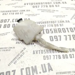 Бачок омивача Volvo V50 (04-12) 2.0D права OEM 3m5117618ae