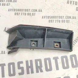 Кронштейн бампера Volvo V50 04-12 2.0D зад лів OEM 30764179