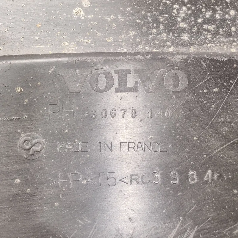 Підкрилок Volvo V50 (04-12) 2.0D Зад. Пр. Ниж. OEM 30678140