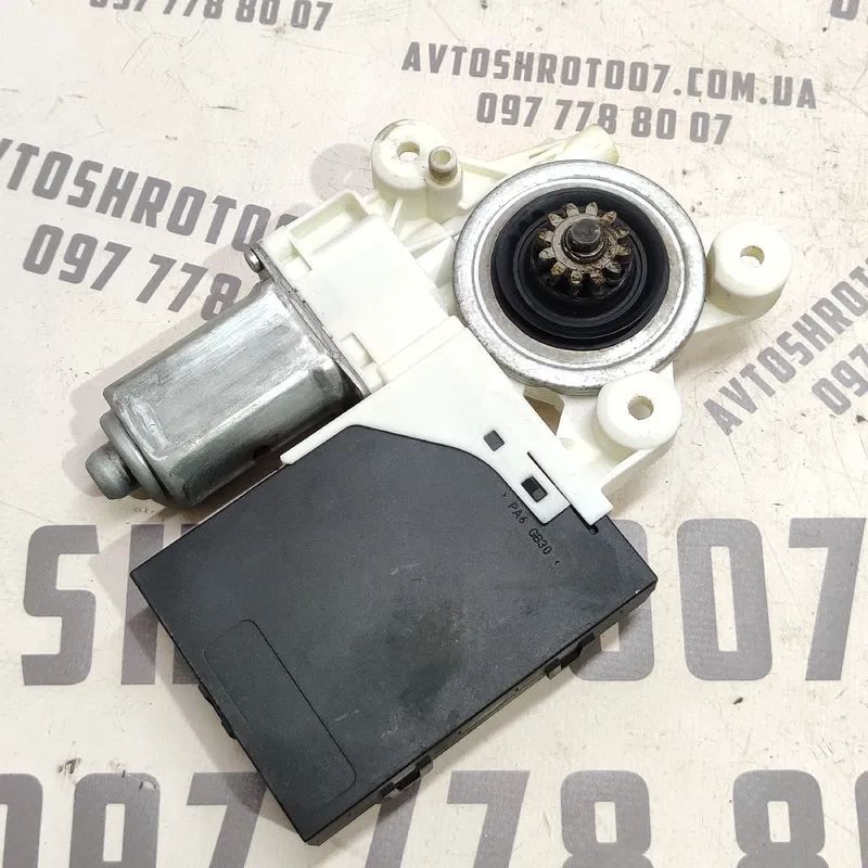 Мотор склопідіймача Volvo V50 04-12 2.0D п.пр. OEM 30737681