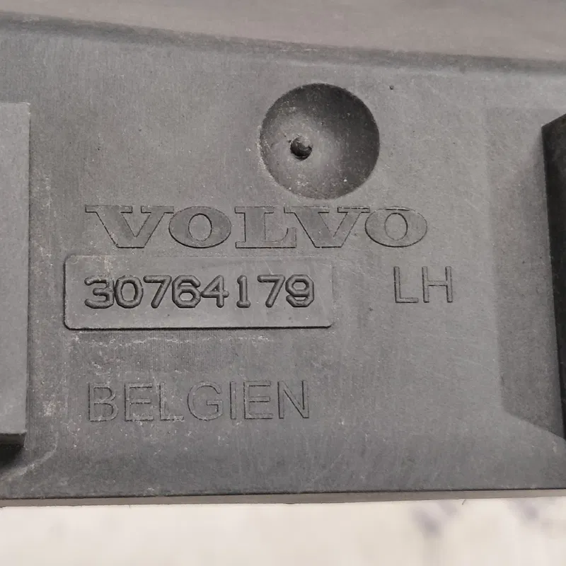 Кронштейн бампера Volvo V50 04-12 2.0D зад лів OEM 30764179