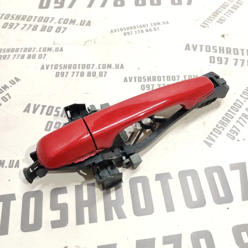 Ручка зовн. Volvo V50 (04-12) 2.0D задня права OEM 30663866