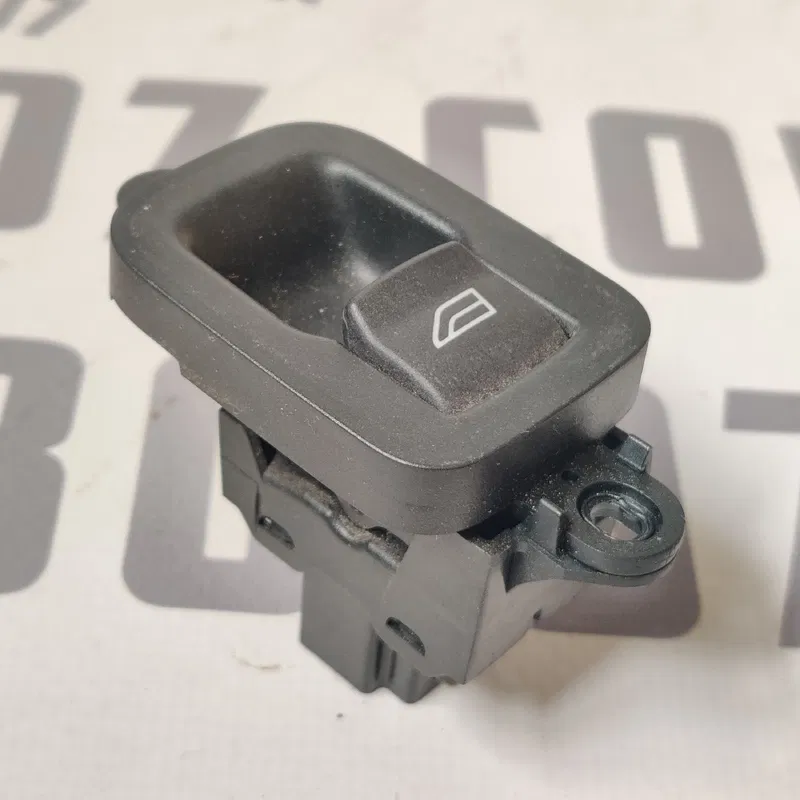 Кнопка склопідіймача Volvo V50 (04-12) 2.0D зад OEM 30658449