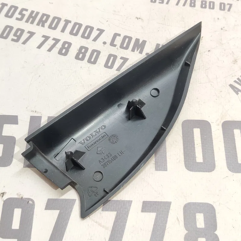 Накладка салону Volvo V50 (04-12) 2.0D зад ліва OEM 30715408