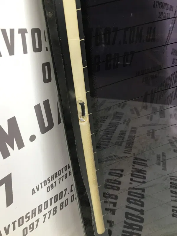 Скло кузовне Kia Cerato 1 (04-09) 2.0 Бензин заднє