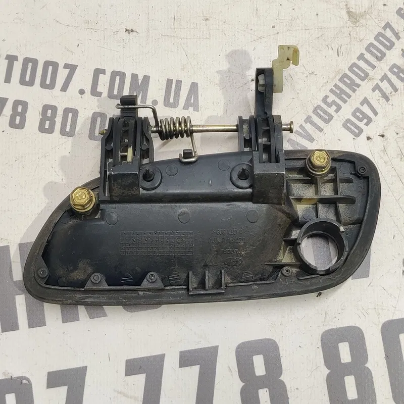 Ручка передня права Hyundai Elantra 3 (00-06) 1.6 826602d010