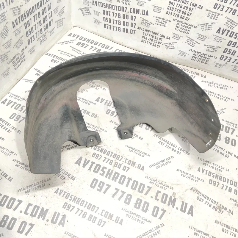 Підкрилок Volvo V50 (04-12) 2.0D Зад. Пр. Ниж. OEM 30678140