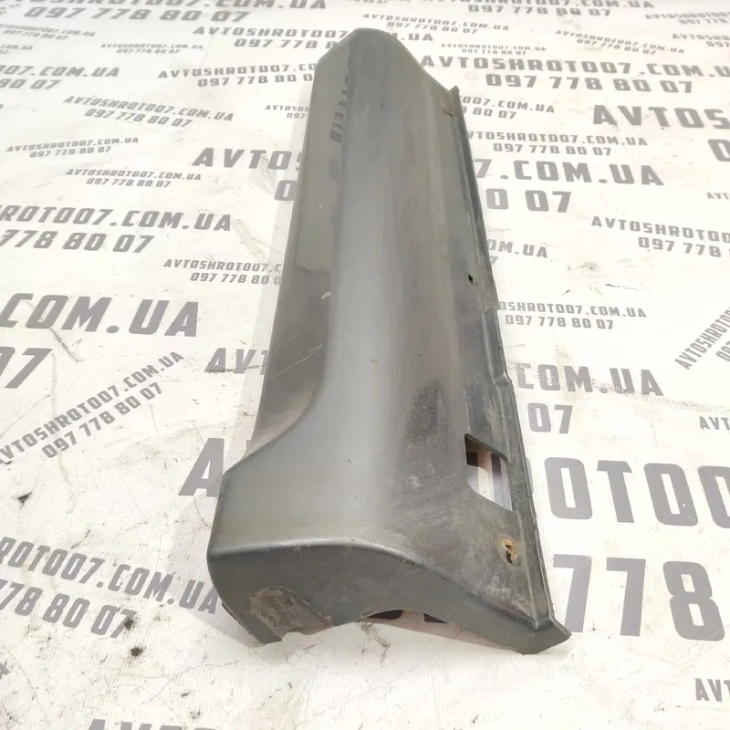 Накладка Kia Sorento (02-09) 2.5 задня права OEM 877763e000