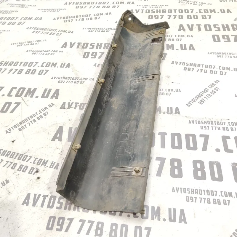 Накладка Kia Sorento (02-09) 2.5 задня права OEM 877763e000