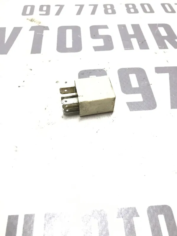 Реле Kia Cerato 1 (04-09) 2.0 Бензин OEM 9522529050