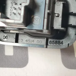 Кнопка склопідіймача Volvo V50 (04-12) 2.0D зад OEM 30658449 фото 4