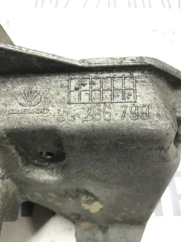 Кронштейн компр. Chevrolet Tacuma (00-11) 2.0 OEM 96286799
