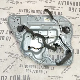 Склопідіймач Volvo V50 (04-12) 2.0D задній лівий OEM 8679082