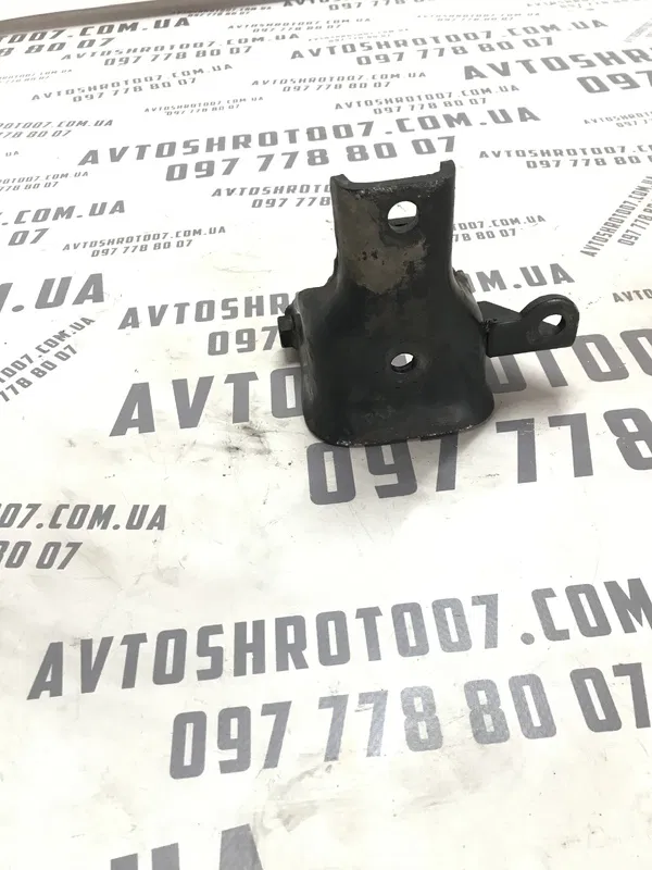 Кронштейн подушки двигуна Kia Cerato 1 03-09 2.0 нижня перед