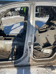 Стійка центральна Kia Sorento 1 (02-09) 2.5 CRDi ліва