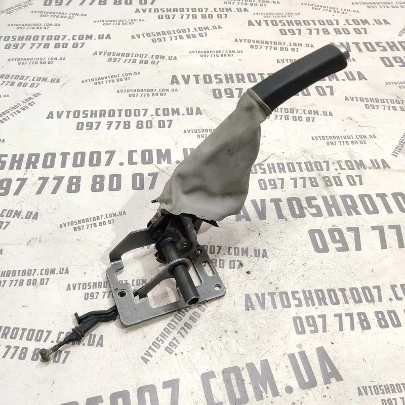 Ричаг ручного тормозу Volvo V50 (04-12) 2.0 D4204T Дизель
