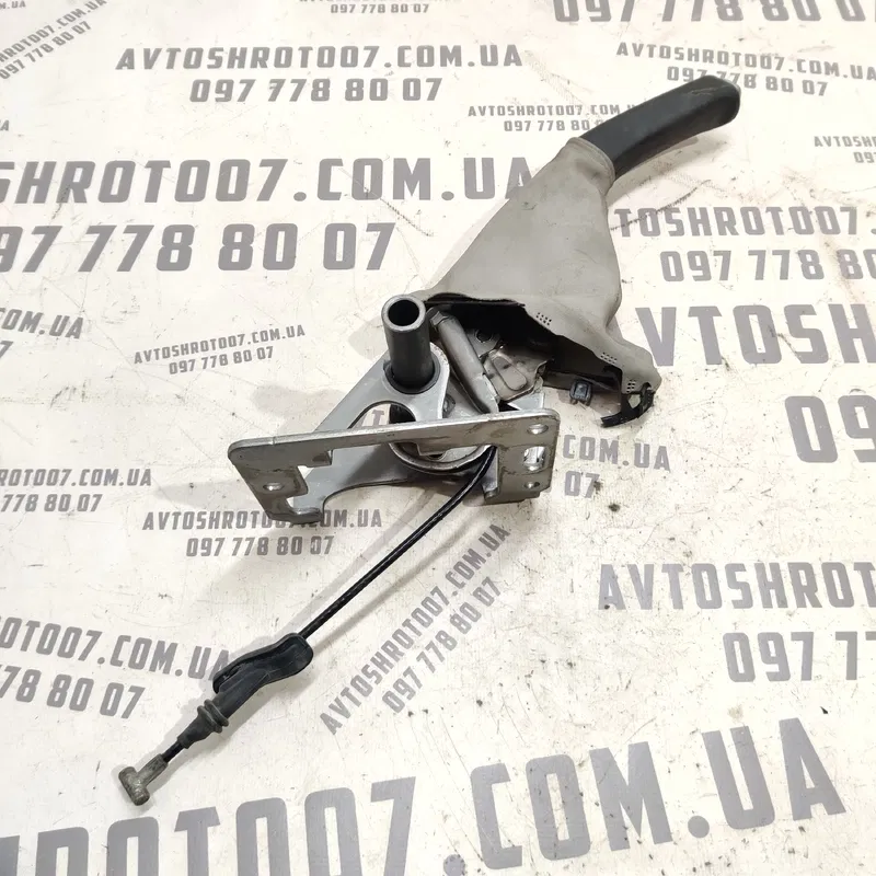 Ричаг ручного тормозу Volvo V50 (04-12) 2.0 D4204T Дизель