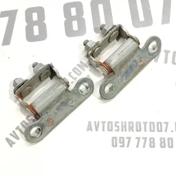 Завіса багажника Toyota Auris (06-12) 1.6 Бензин верхня