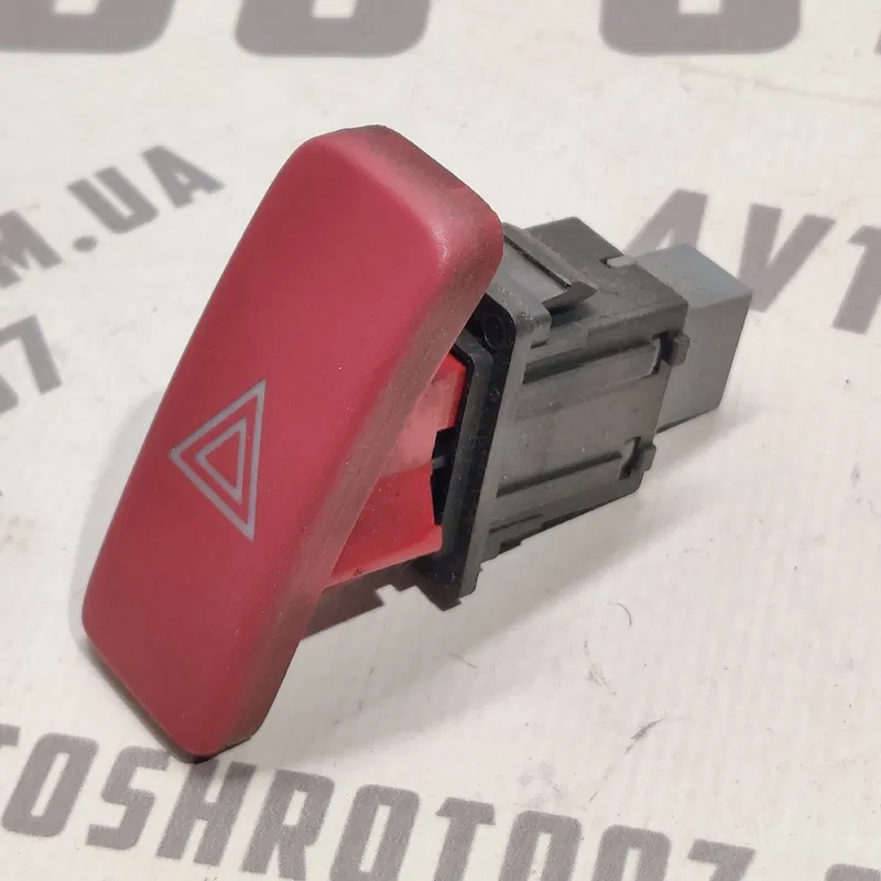 Кнопка аварійки Toyota Auris (06-12) 1.6 бензин 8433202131