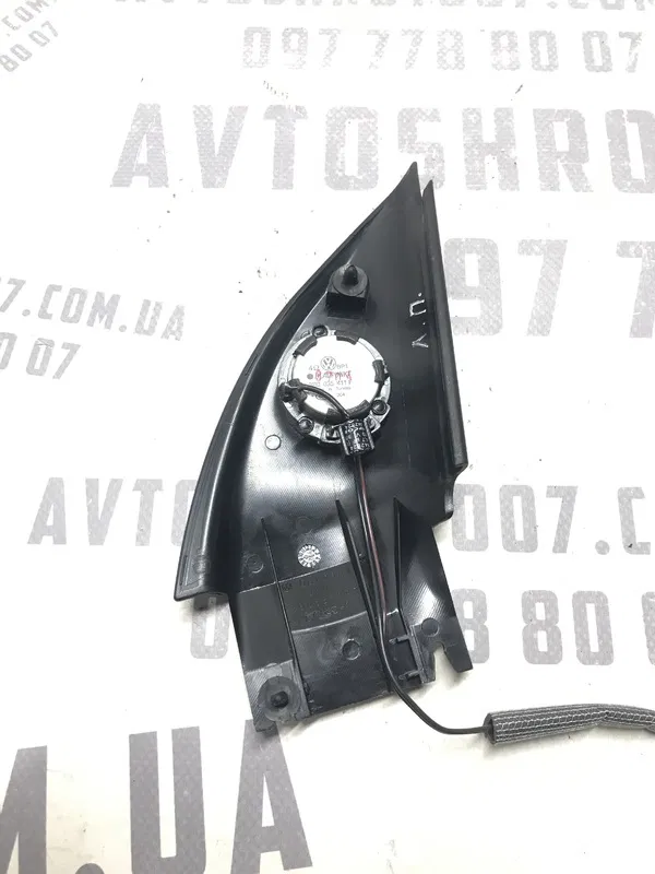 Накладка VW Passat B5+ (00-05) 1.9D перед ліва OEM 3b0837993