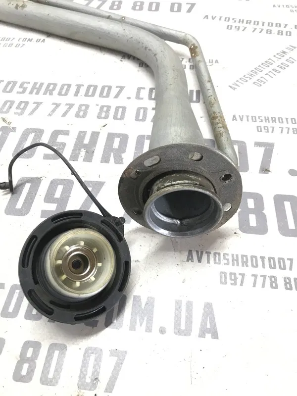 Горловина паливного бака Kia Sorento 1 (02-09) 2.5D права