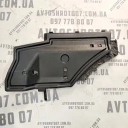 Накладка салону Toyota Auris (06-12) 1.6 Бензин права нижня