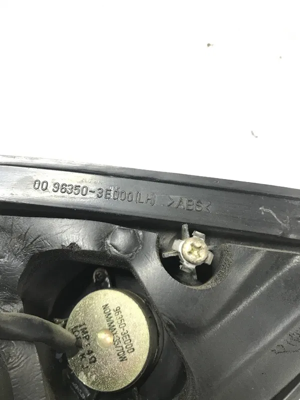 Накладка Kia Sorento 1 (02-09) 2.5D пер. ліва OEM 963503e000