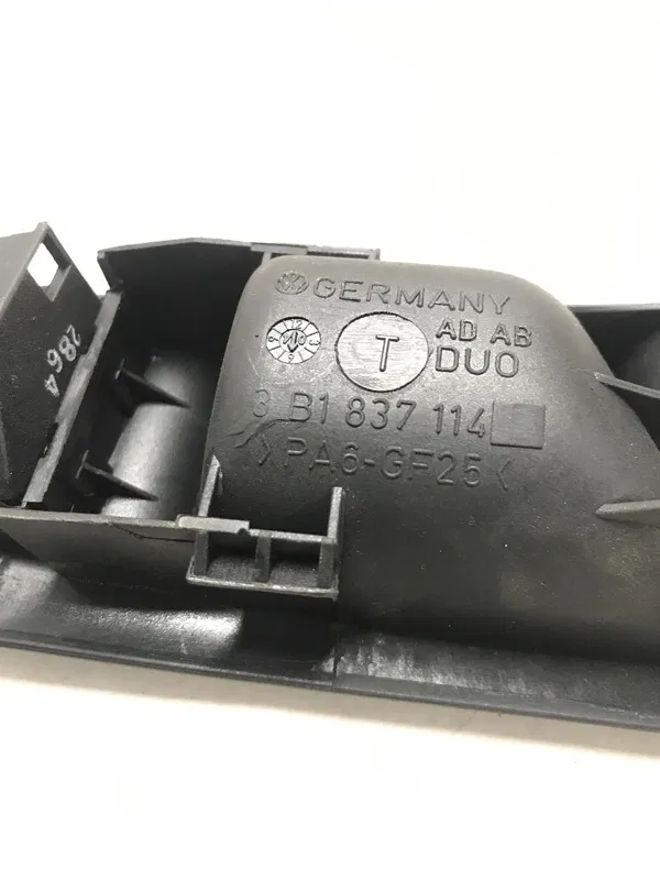 Ручка дверна внутр. VW Passat B5+ 00-05 1.9D передня права