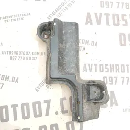Накладка Toyota Auris (06-12) 1.6 бензин ліва задня нижня