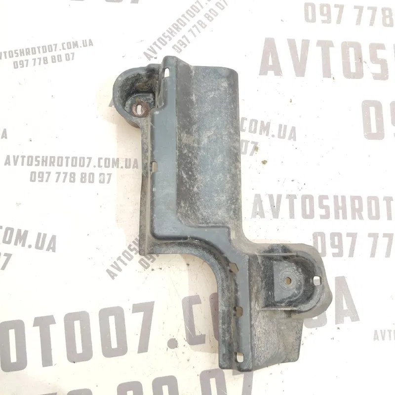 Накладка Toyota Auris (06-12) 1.6 бензин ліва задня нижня