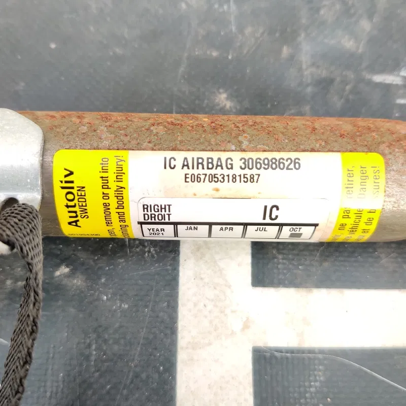 Подушка безпеки Volvo V50 (04-12) 2.0D права OEM 30698626