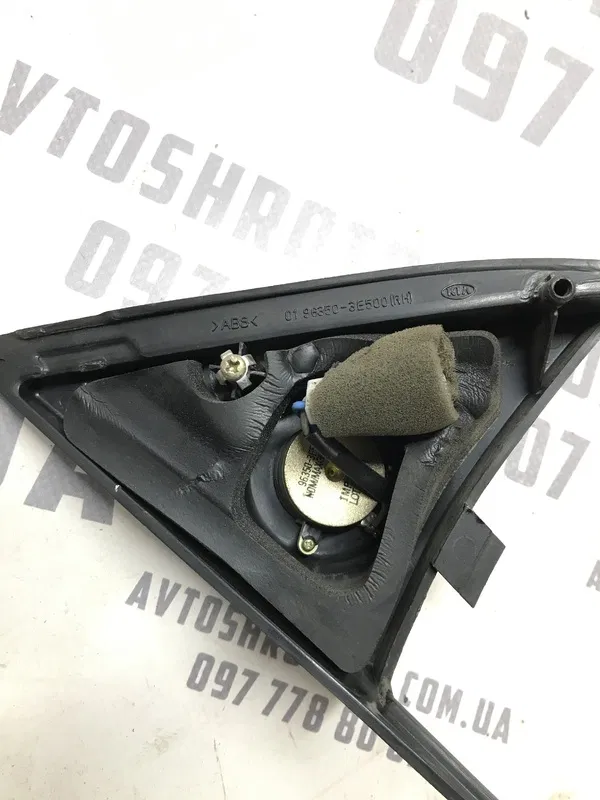 Накладка салону Kia Sorento 1 (02-09) 2.5 D4CB передня права