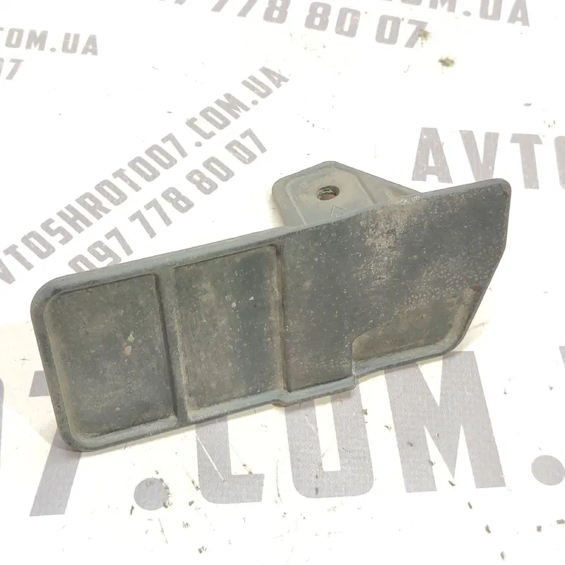 Накладка Toyota Auris (06-12) 1.6 Бензин Права Задня Нижня